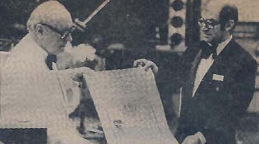 Foto der Übergabe der Charterurkunde 1978